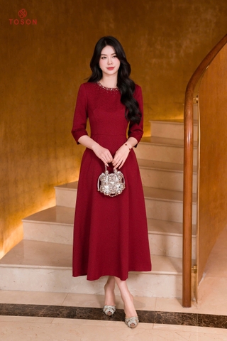 49131D95 - Đầm tapta đỏ ánh kim đính 2 bông hoa