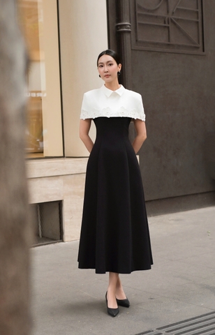 49128B96 - Đầm gai hàn đen áo choàng trắng đính hoa