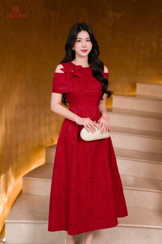 49126D95 - Đầm lụa đỏ in hình bướm chìm, vai xếp bong