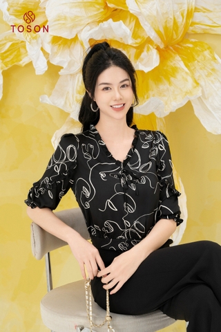 11060H94 - Áo lụa đen in họa tiết tay can bèo