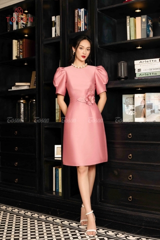 49552P61-  Đầm tiệc tafta hồng dáng A, eo đột chỉ đính hoa thủ công