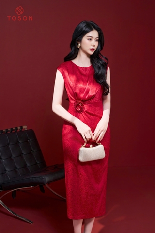 49526D94 - Đầm lụa tiệc đỏ, xếp ly đính hoa eo (Limitted)