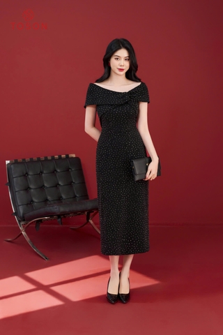 49669B34 - Đầm đen kim tuyến bling trễ vai