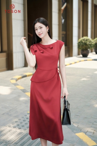 44044D95 - Đầm lụa đỏ xẻ vai đính hoa