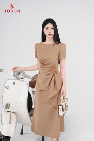 44110N05 - Đầm nâu xòe xếp bèo, cài bông hoa