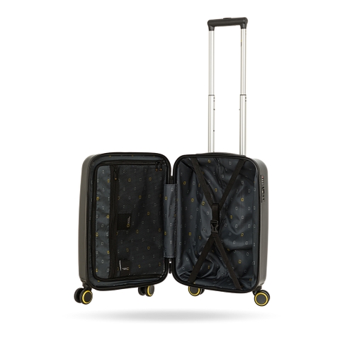 Vali National Geographic N205HA