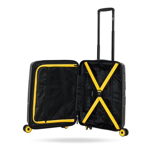 Vali National Geographic N221HA