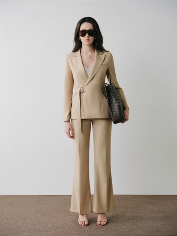Áo Blazer Nữ Krisna Chéo Tà Thắt Eo Màu Be Công Sở WALENTY