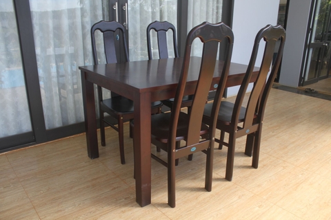 Bàn CN 1m2 + 4 ghế đầu bò (màu gụ)