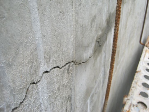 Hướng dẫn xử lý nứt bê tông bằng keo epoxy hiệu quả nhất