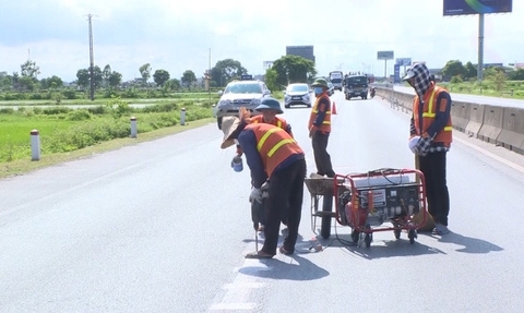 thi công lắp đặt đinh phản quang đảm bảo ATGT