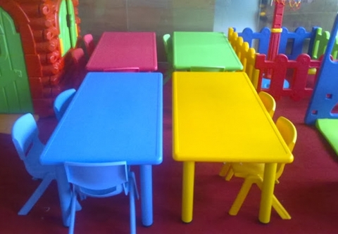 Bàn ghế nhựa