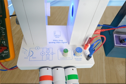 Bộ thí nghiệm về hiện tượng quang điện ngoài (dùng ánh sáng đơn sắc)
