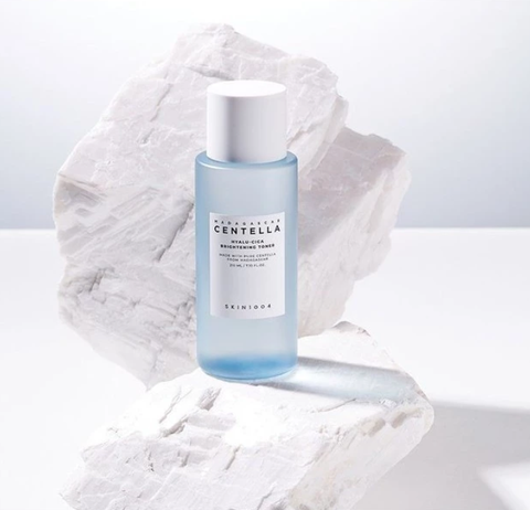 Nước hoa hồng cấp ẩm SKIN1004 Madagascar Centella Hyalu-cica Brightening Toner 210ml