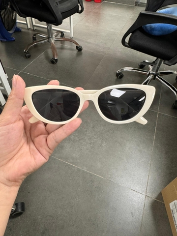 {QUÀ TẶNG} Mắt kinh thời trang