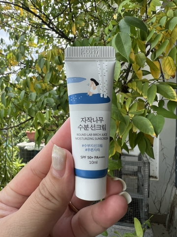 Kem chống nắng Round Lab Birch Juice Mild-up Sunscreen 50ml kiểm soát dầu thừa bã nhờn