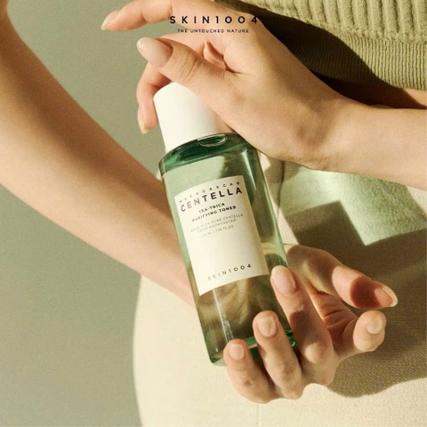 Nước hoa hồng kiểm soát dầu SKIN1004 Madagascar Centella Tea-Trica Purifying Toner 210ml