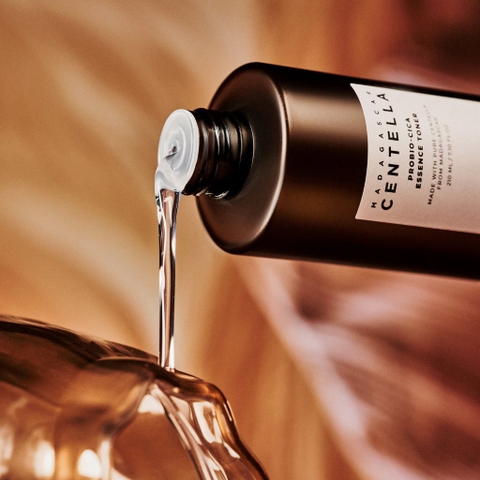 Nước hoa hồng Skin1004 Madagascar Centella Probio-Cica Essence Toner 210ml