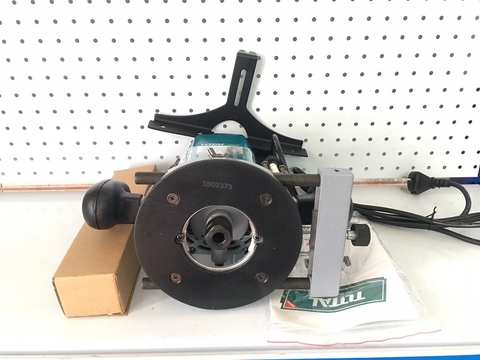 Máy bào gỗ Total 2200W TR11122