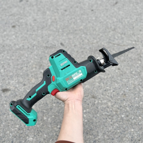 Máy Cưa Kiếm Dùng Pin 20V Không Chổi Than DCA ADJF22Z
