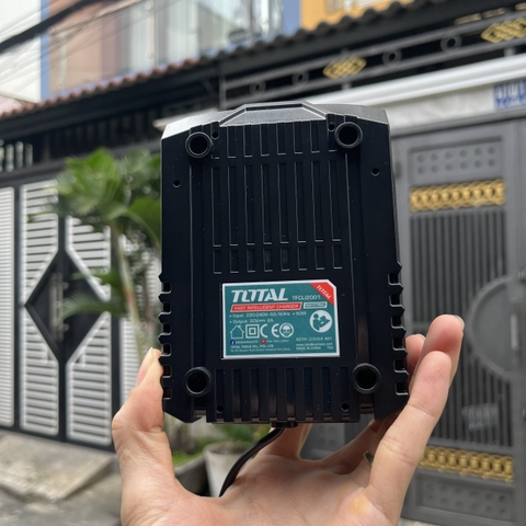 Sạc Pin 20V Total TFCLI2001