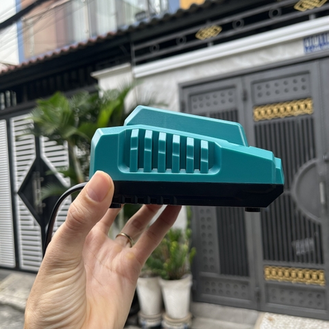 Sạc Pin 20V Total TFCLI2001
