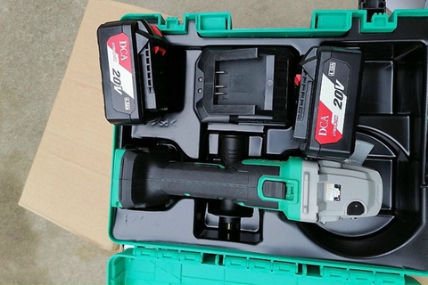Máy Mài Góc Không Chổi Than Dùng Pin 20V DCA ADSM03-100EM
