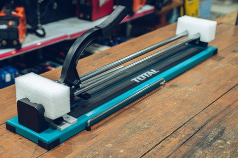 Bàn cắt gạch đẩy tay Total THT578004 800mm