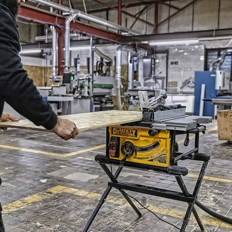 Máy Cưa Để Bàn Động Cơ Gắn Liền Dewalt DWE7492A-IN