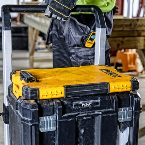 Hộp Đựng Đồ Nghề Bằng Nhựa Có Bảng Kẹp Đặc Biệt Cho Công Trình Dewalt DWST82732-1