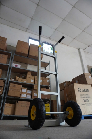 Xe Đẩy Hàng 2 Bánh Chuyên Dụng Công Nghiệp 200kg Stanley HT513