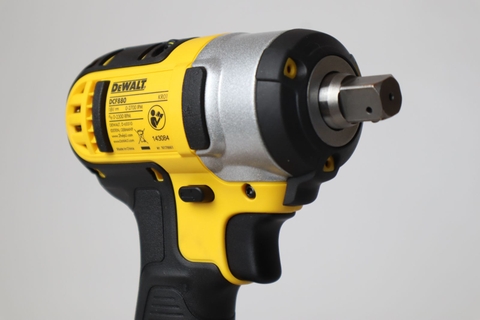 Máy siết bulong cầm tay DEWALT DCF880N dùng pin 18V