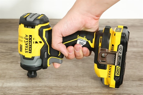Máy vặn vít cầm tay không than Stanley SBI810D2K-B1(kèm 02 pin 2.0Ah + sạc)