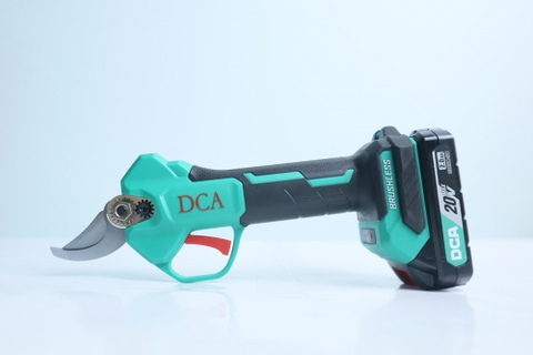 Máy cắt cành pin 20V DCA ADYD25BM - Kèm 2 pin và 1 đế sạc