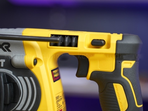 Máy khoan búa dùng pin 20V Dewalt DCH273BM2 (Máy, sạc 2pin*4Ah Túi vải)