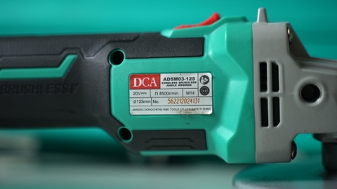 Máy Mài Góc Không Chổi Than Dùng Pin 20V DCA ADSM03-100Z