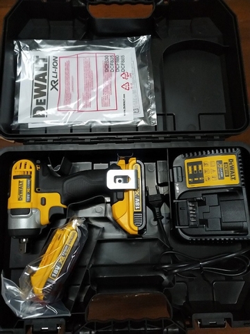 Máy siết bulong cầm tay DEWALT DCF880D2-B1 dùng pin 18V