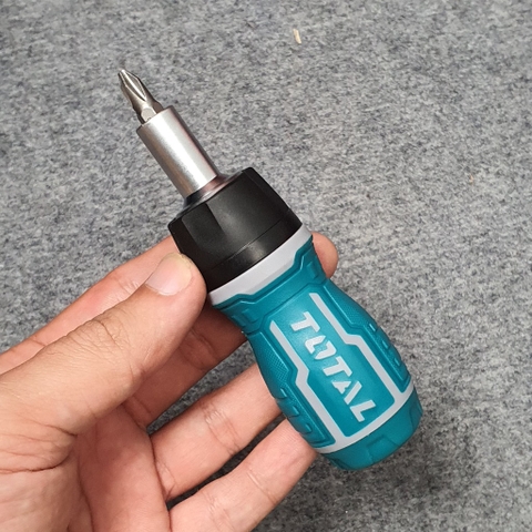 Bộ Tua Vít 8 Trong 1 (tay Vặn Xoay Chiều) Total TACSDS1726