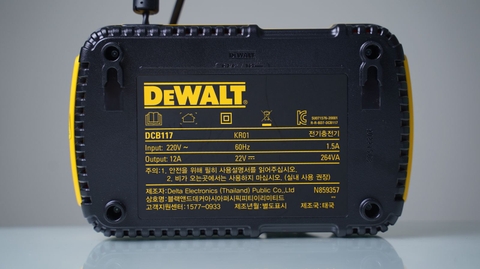 Sạc Nhanh 12ah DEWALT DCB117-KR