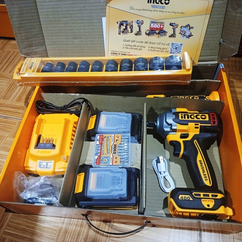 Bộ Combo Máy Siết Bu Lông Dùng Pin 20V (CIWLI2040) & Đèn Pin (HWLI35261) INGCO COSLI23048