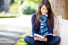10 Lợi ích của việc đọc: Tại sao bạn nên đọc sách mỗi ngày