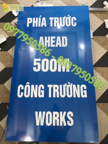 Biển báo phía trước có công trường