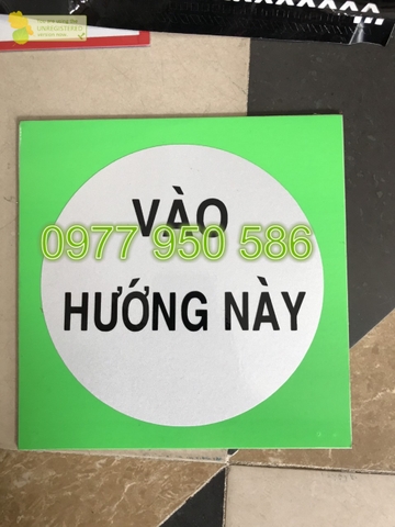 Biển báo: Vào hướng này