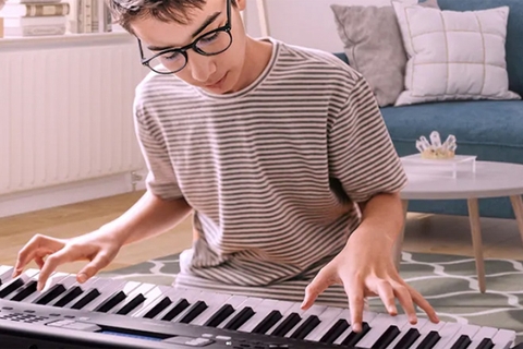 Nên học Organ hay Piano khi mới bắt đầu?