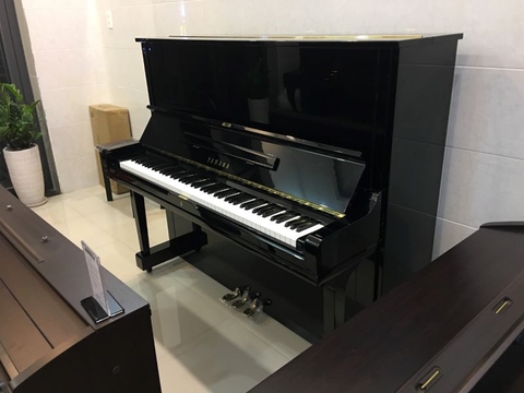 piano cơ Yamaha U3G âm thanh êm dịu, mới bóng như gương