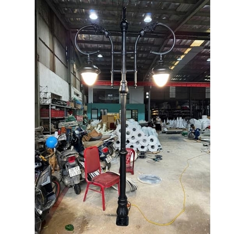 Cột đèn trang trí sân vườn cao 3m, chùm 2 bóng công suất 75W+100W