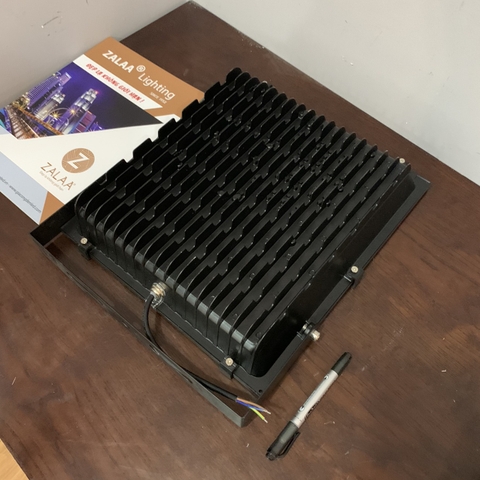 Đèn pha led 150w Chip COB bảng led bảo hành 2 năm ZFR-150COB