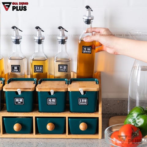 Bộ Hộp Đựng Gia Vị Gốm Sứ Xanh Ngọc Lục Bảo | Kèm Kệ Gỗ & Bình Đựng Dầu Thuỷ Tinh Cao Cấp - Gia dụng Plus