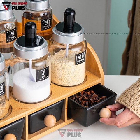 Set Đựng Gia Vị Muỗng Kèm Nắp & Hủ Gia Vị Sứ | Màu Xanh Ngọc Lục Bảo Sang Trọng | Kèm Kệ Gỗ Chắc Chắn - Gia dụng Plus