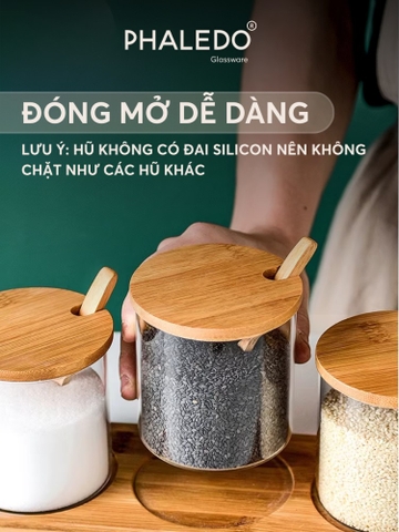 Lọ Thuỷ Tinh Có Nắp Gỗ Tre Borosilicate Kèm Muỗng Gỗ Chịu Nhiệt, Không Chứa Chì Cao Cấp PHALEDO (PL-0367)